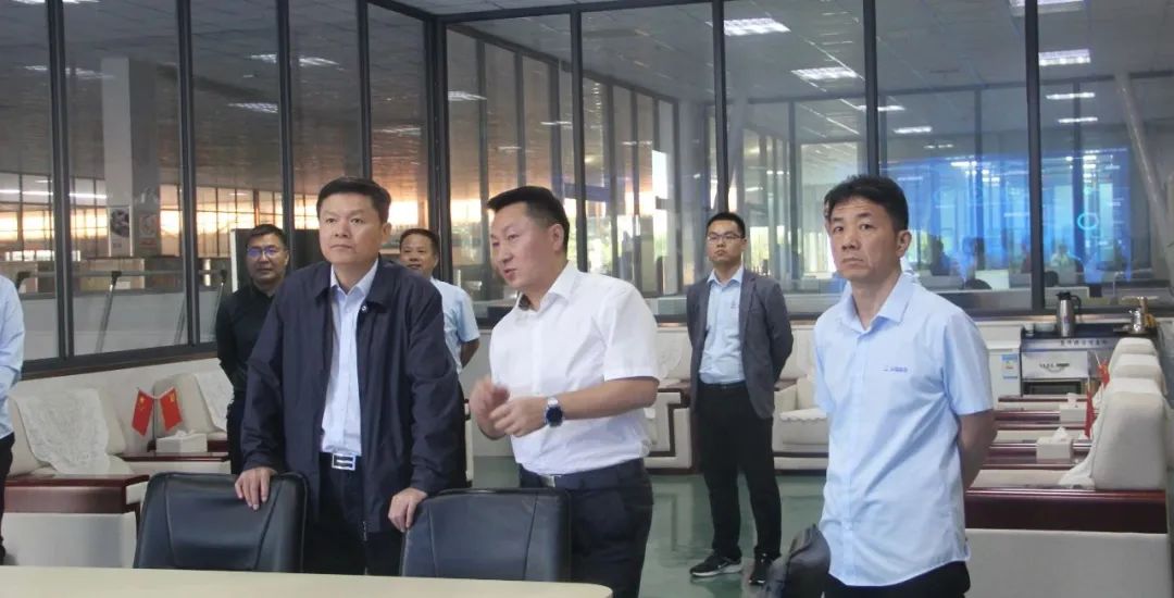 Zang Wei, chief accountant of China Lucky, visited Huafu Technology for research and guidance