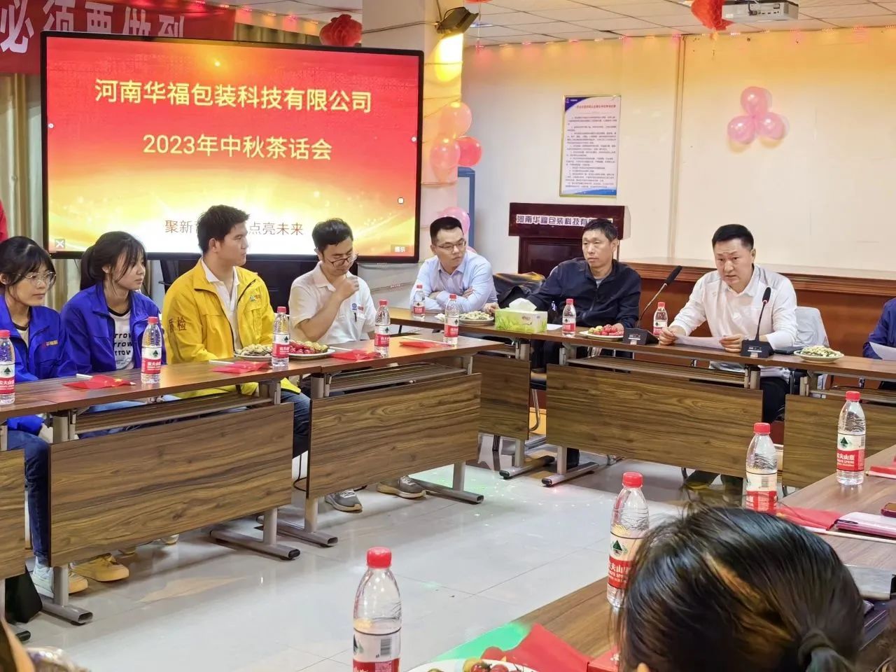 Huafu Technology held a Mid-Autumn Festival tea party for new undergraduates